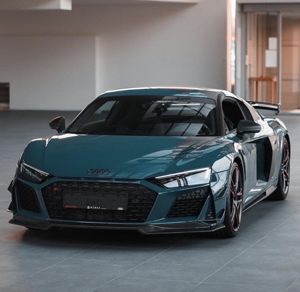 LuxuryCars365's tweet photo. Audi R8 🥶 https://t.co/hRavFYBRIV
