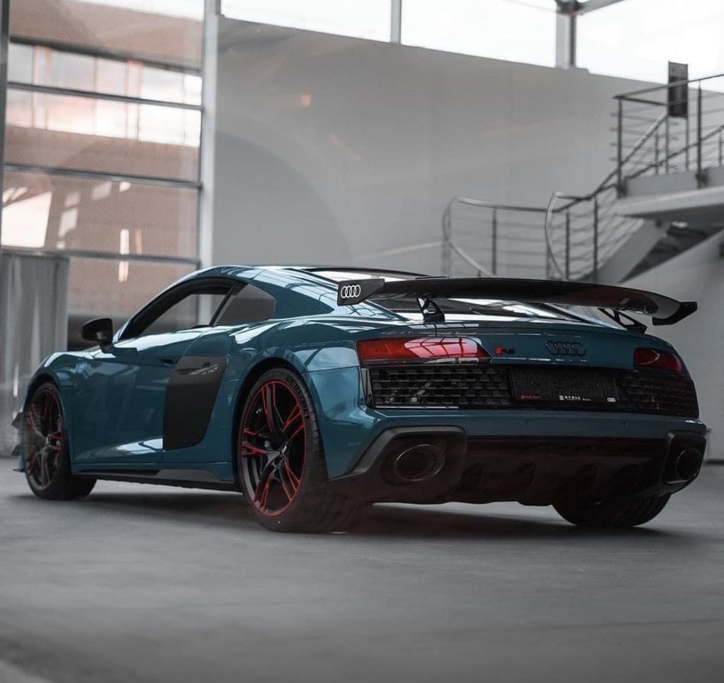 LuxuryCars365's tweet photo. Audi R8 🥶 https://t.co/hRavFYBRIV
