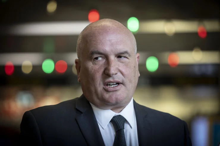 JJKALE2's tweet photo. Senior Liberal minister David Elliott has warned against demonising poker machines & has insisted that poker machines weren't the only source of problem gambling & that a “holistic approach” to reform was needed.
Oh & his son works for gambling technology giant Aristocrat.
#SMH https://t.co/OoZCreRD50