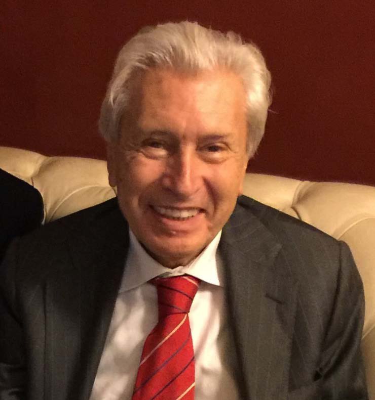 “Scusate per il troppo e per il poco“. Spesso così finivano le splendide arringhe del Professore Aricó. “Concorrente esterno in associazione universitaria” (unico concorso esterno in cui credo, aggiungeva poi). A volerlo ricordare, si rischia di  dire troppo o di dire troppo poco