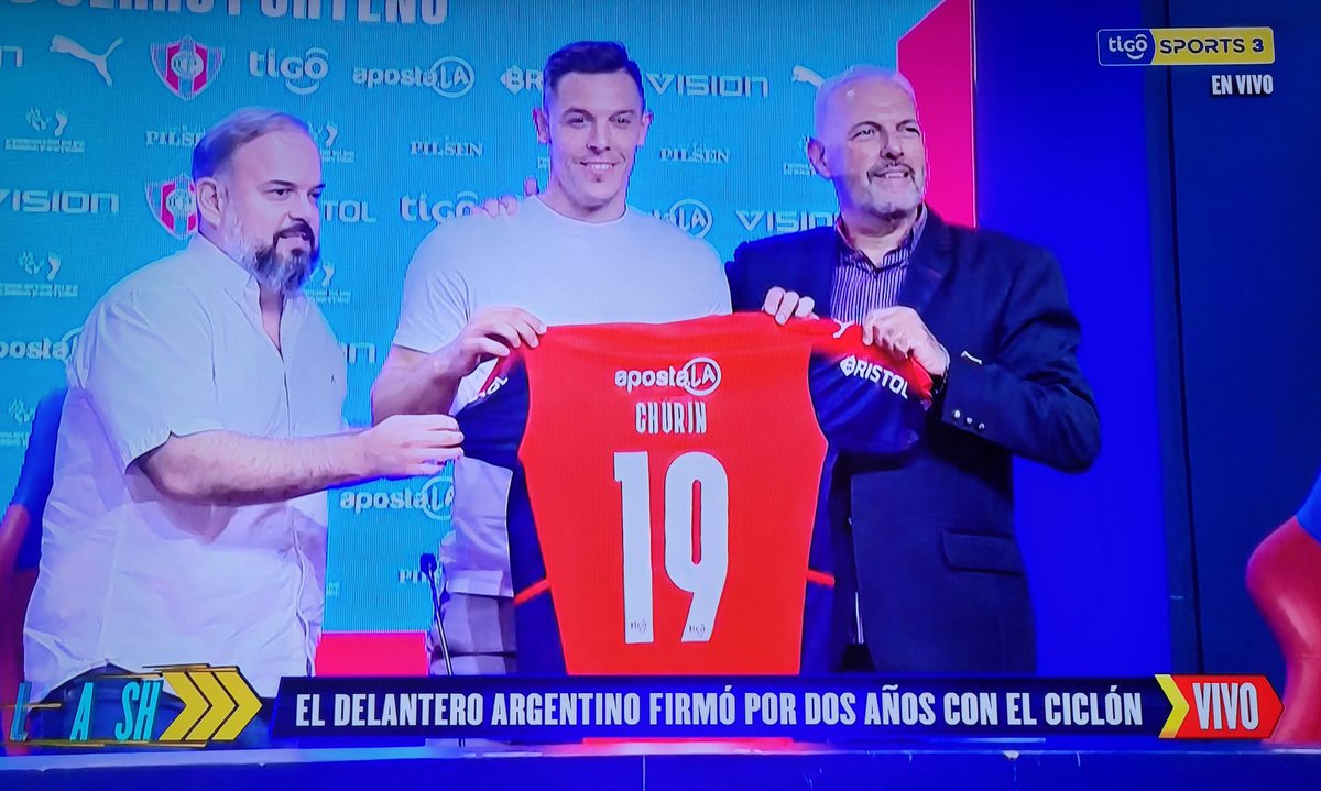 Area1912's tweet photo. Bienvenido de nuevo al barrio a tu casa querido @dchurin 

Vamos Ciclón 🌪️🔵🔴 https://t.co/YttwxFOKTS