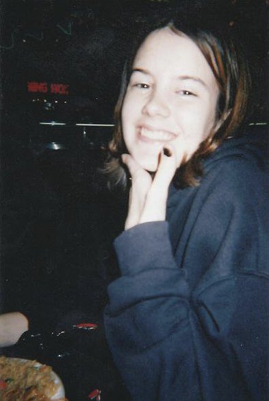 GalaxyWandererX's tweet photo. Me in 2002 vs my girlfriend in the same year. https://t.co/VrSCqbZelQ