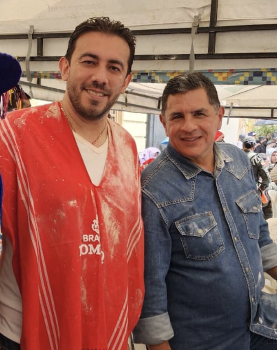 No hay garantías para las elecciones de 2023, miren como este par de joyas se burlan de los colombianos 

¿Qué título le pondrían a esta foto de  Alexander Vega con Ospina en los carnavales de blancos y negros?