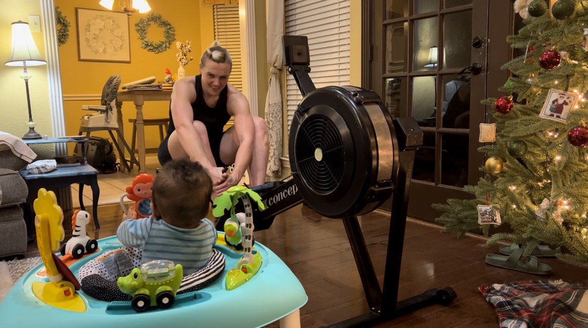 US rower Kirsten Kline has a special training partner for her 3 am sessions.  Take a look at the unique way she has been preparing for the <a href="/WorldRowing/">World Rowing</a> Indoor Championships taking place in #Mississauga next month.  wrichtoronto2023.ca/2023/01/09/8/ story by <a href="/alanoldham/">Alan Carey Oldham</a>