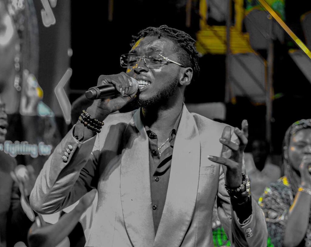 Passion has many forms of expression, mine comes to life when I touch a microphone 🎙️🪄

.
.
.
.
.
.
.
.
.
.
#instagram #picoftheday #outfits #livemusic #performer #singersongwriter #music #musicproducer #instagood #instasinger #naijacelebrity #naija … instagr.am/p/CnNYcxFoDZz/