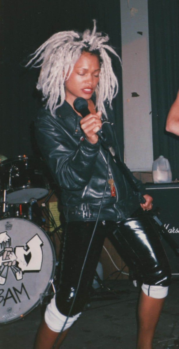 AestheticCyn's tweet photo. 🤎🤘🏾Tina Bell aka “The Woman who Invented Grunge”🤘🏾🤎 https://t.co/KX15QtoxhR