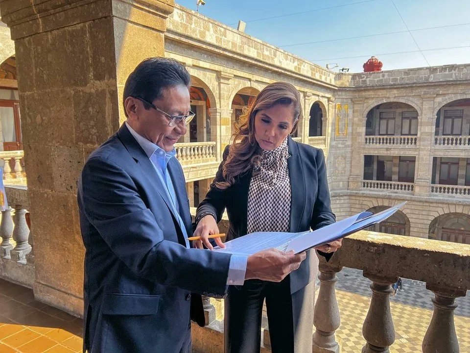 EducacionQR's tweet photo. Acompañamos a la gob. @MaraLezama en su reunión con la titular de @SEP_mx @Letamaya a quien reconocemos el gran respaldo y la disposición para trabajar en elevar la cobertura educativa y saldar la deuda con la educación de niñas, niños, adolescentes y jóvenes de Quintana Roo. https://t.co/AKRDhxqpnG