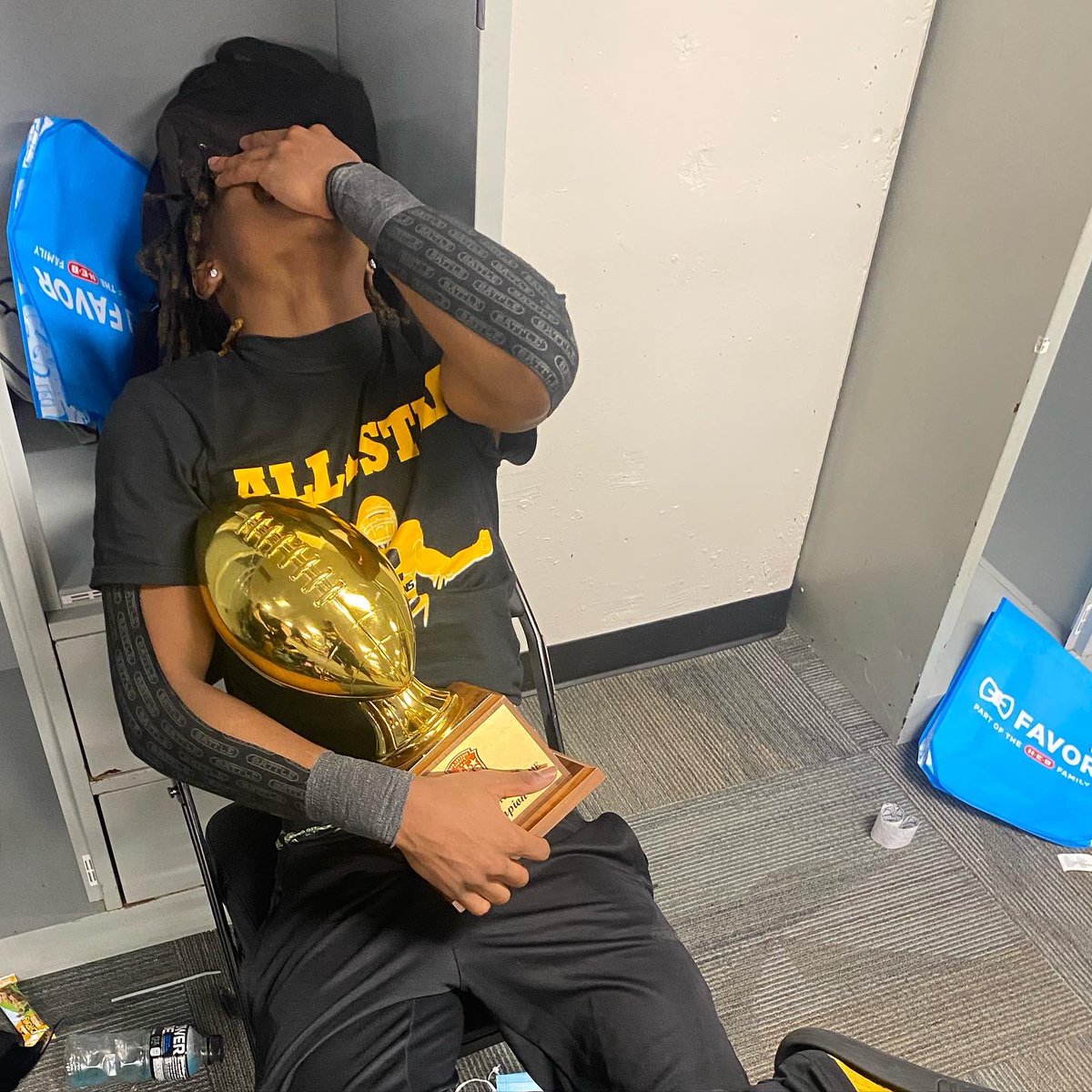 Last HS game in front of The city ! 
Big thanks to everyone with me on my journey 💕new Home 🧎🏾‍♂️