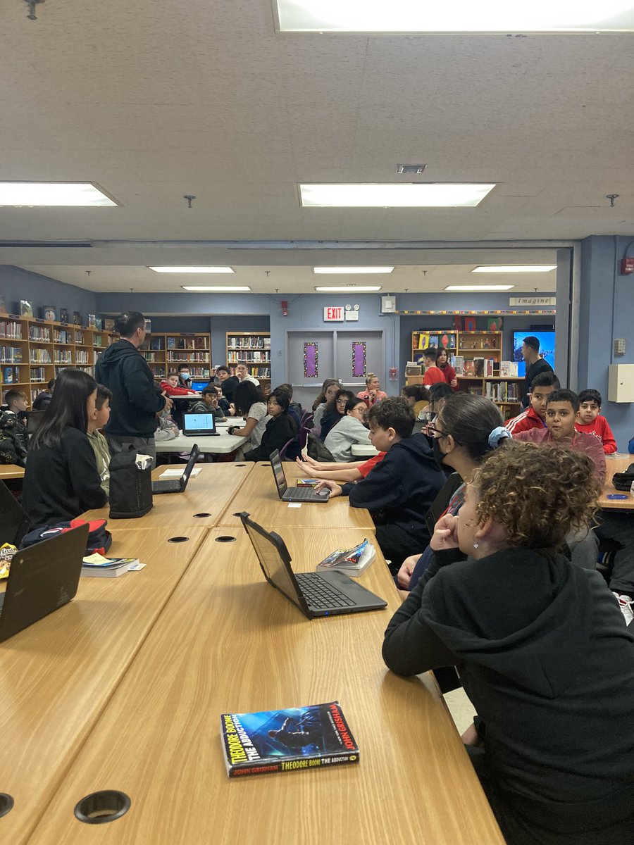 A Friday become a Fri-YAY when Principal Zapata hosts his book club. Pizza, books and conversation. We all can’t wait for the next one! #studentvoice #studentengagement <a href="/KenZapata75/">Ken Zapata</a> <a href="/CSD31SI/">CSD31StatenIsland</a> <a href="/DrMarionWilson/">Dr. Marion Wilson</a> <a href="/dmartinson13/">Danielle Martinson</a> <a href="/IS75Paulo/">IS 75</a>