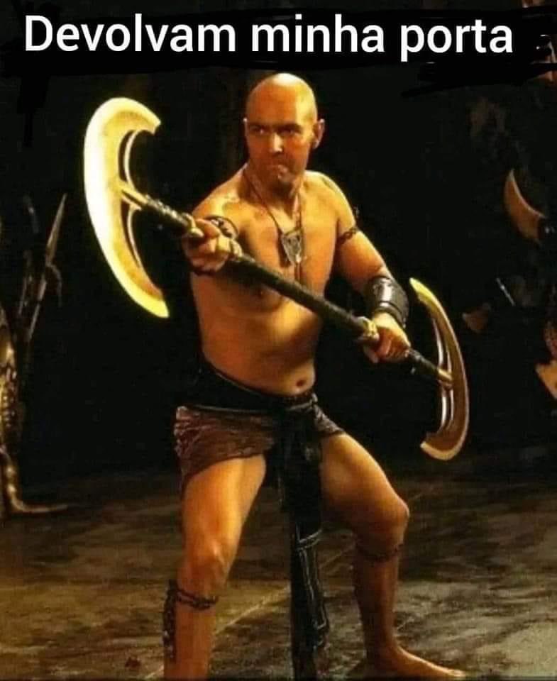 Hoje ele teve que cagar de porta aberta kkkkkkk