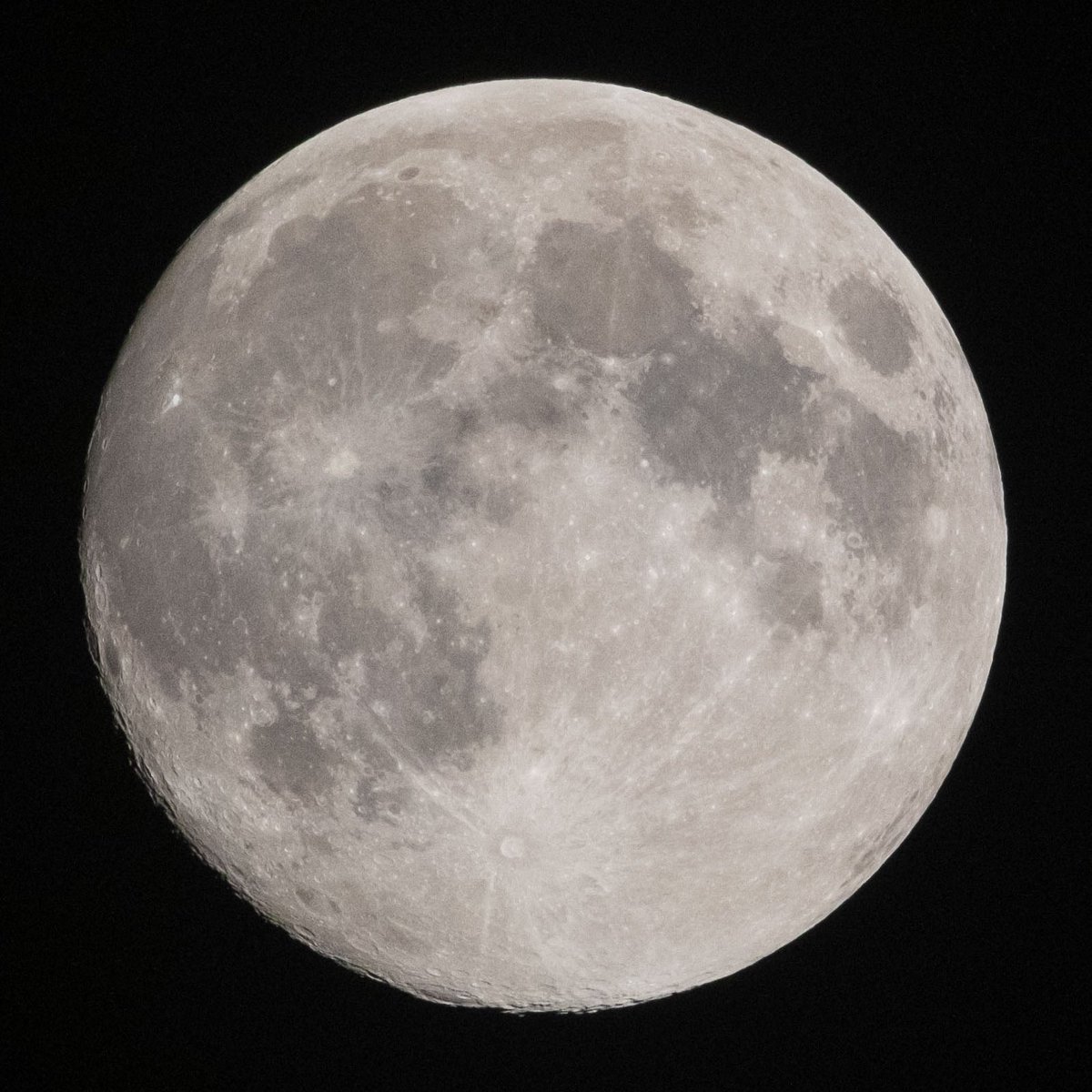 Bu gece ay dehşetli güzel