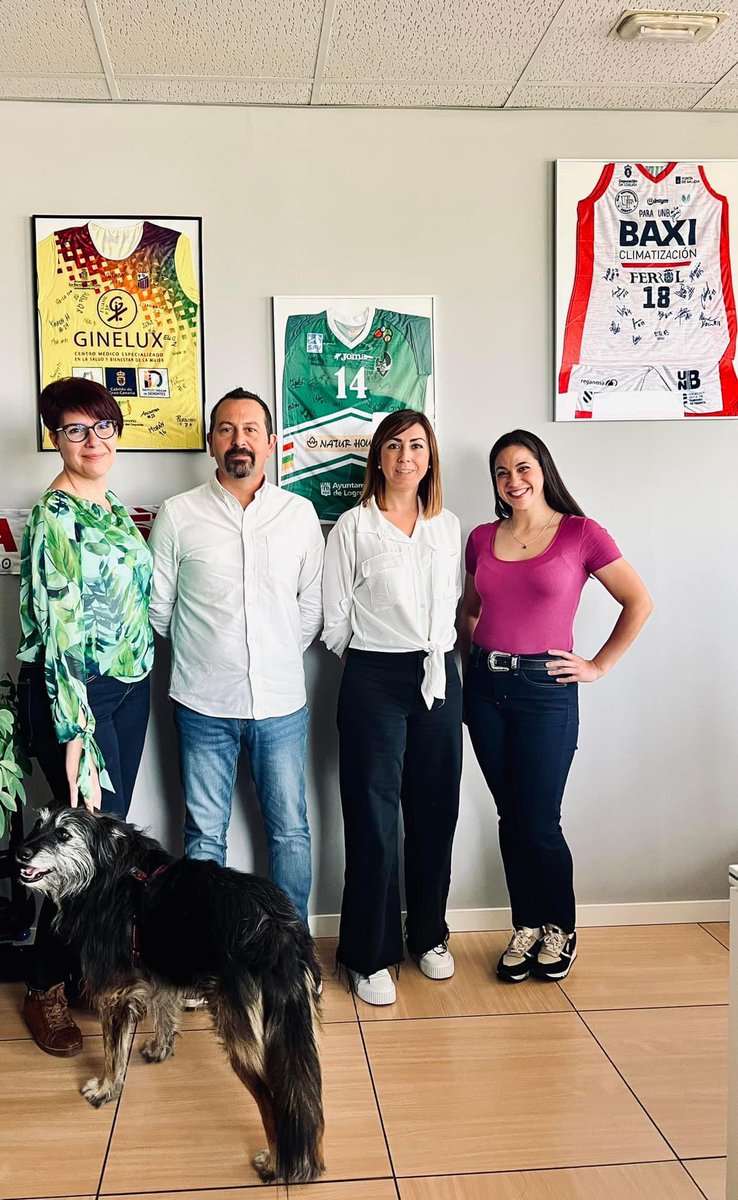 UNBSport's tweet photo. Empezamos este 2023 a tope, con muchos viajes deportivos y muchas metas por cumplir. 
Aprovechamos para hacer un #behindthescenes en toda regla para mostraros al equipo que hace posible el día a día de UNB. :)
¿Cómo habéis empezado el año?

#mayoristadeviajes #nuevosretos https://t.co/1Lg6PElPBU