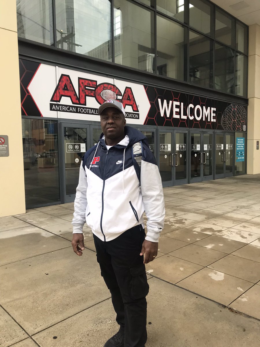 Having a great time at the @WeAreAFCA Convention! Learning a lot along the way and meeting amazing coaches. Great opportunity!