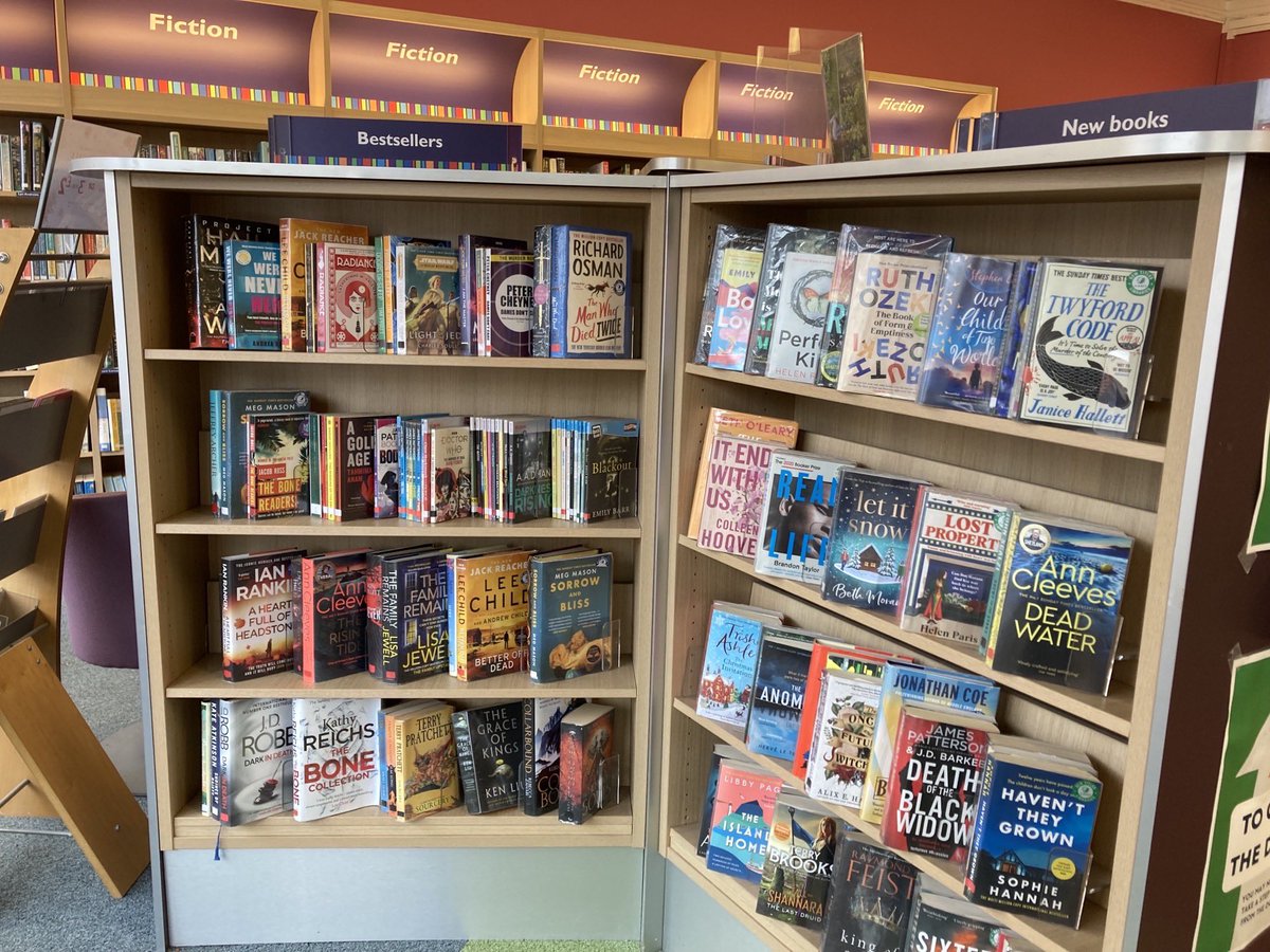 Visited @HaslemereLib to meet new colleagues, see the #librarystock displays. Was great to see #warmwelcome space & activities. #HaslemereLibrary runs lots of great events, check them out here: surreycc.gov.uk/libraries/your… @SurreyLibraries