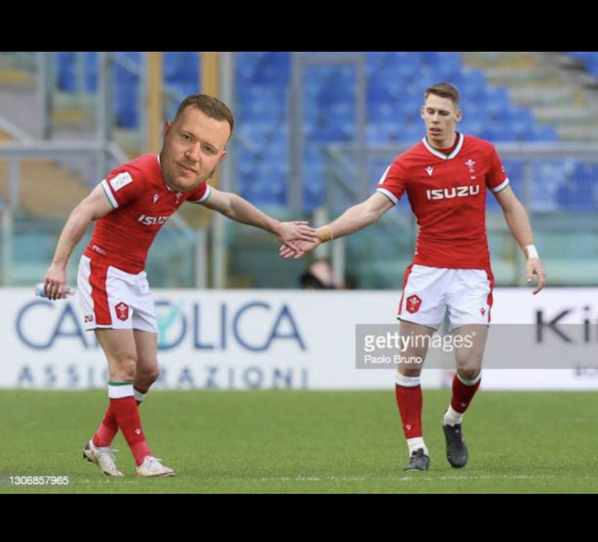 MikeEvans1515's tweet photo. @llandoveryrfc @SanjayWills @RFCMerthyr @S4Cchwaraeon @g_r_owen @RhysapWilliam @owaingwynedd @Rreesrugby @simonrug @BnRExpress @AllWalesSport Goooowaannn @bezil3 https://t.co/tDZlNynEhc