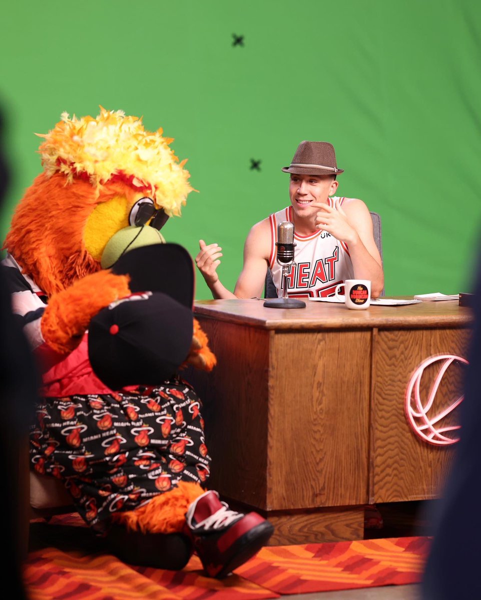 We saw y’all are diggin’ the Classic intro 🔥 what’s your favorite part? #HEAT35