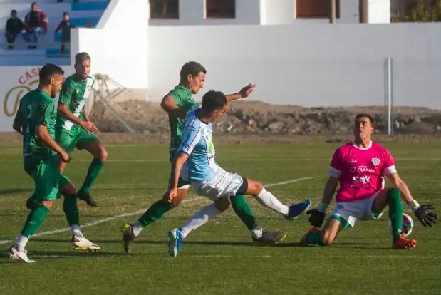 SuarezRelator's tweet photo. #JuventudAntoniana | El mánager Hernán #Hechalar confirmó en @rumboascenso921 los arribos inminentes de Gonzalo #Martínez (mediocampista ex Belgrano y Almagro) y de Iván #Escobares (delantero ex Sol de Mayo). https://t.co/RXDhRsLxFq