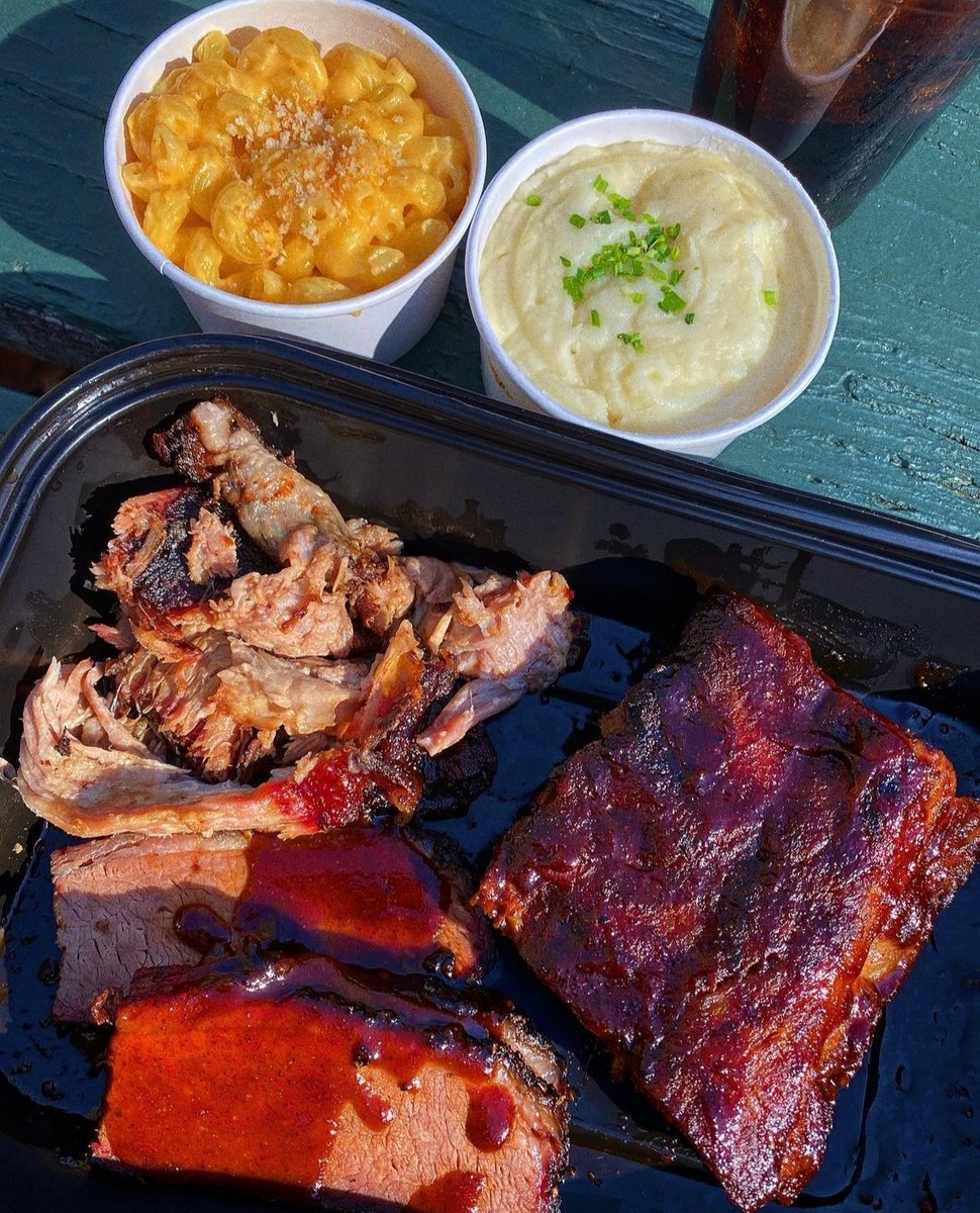 Stay out of the rain and order some BBQ to go! ☔️🚙💨 Order online or give us a call for pick-up, or order through Doordash or UberEats. 🍖
📸: @raulvsfood
