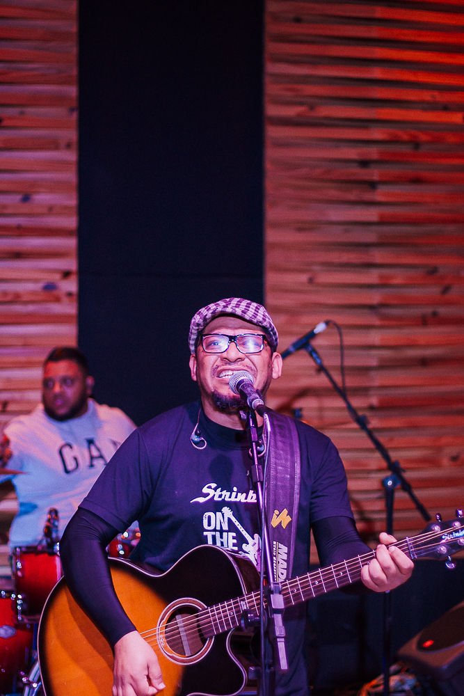 deco_songs's tweet photo. Amo estar na presença do Rei, amo fazer de coração tudo que aquilo que traz a adoração ao meu Deus. #DecoSong #strinberg #sonotec @northonvanalli manda um violão aí de presente kkkk https://t.co/xFbu1gGQ3g