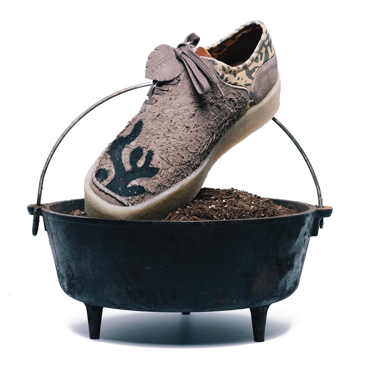ModernNotoriety's tweet photo. Salehe Bembury x Clarks Originals “Mud Moss Lugger”

🗓 1/20 9am PST via https://t.co/6DyKL3pTFY https://t.co/7wGWQBf45L
