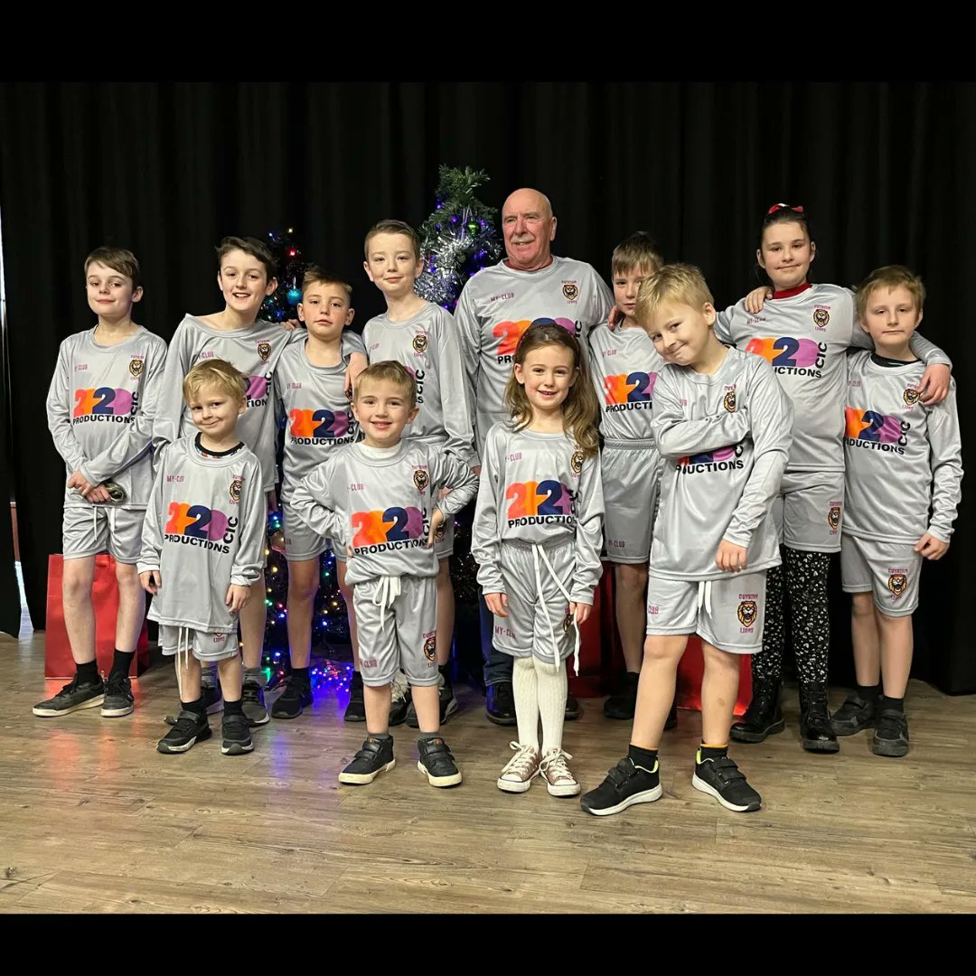 Look how happy Guyhirn Lions are with their new kit 😁 

They are part of the 20twenty Productions who empower young people through social action, wellbeing and creative learning. 

#kit #customsportskit #footballkit #customfootballkit #designyourownkit #kitdesigner #kitbuilder