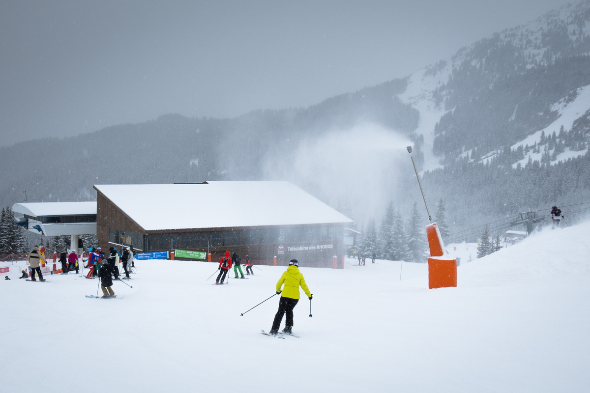 This may sound odd, but it was great having the grumpy weather back again. With fresh snowfall, and low temperatures, allowing snow cannons to operate during the day. Méribel, Courchevel and the rest of the 3 Valleys is freshening up nicely.
#3valleys #snow #dumping #meribel
