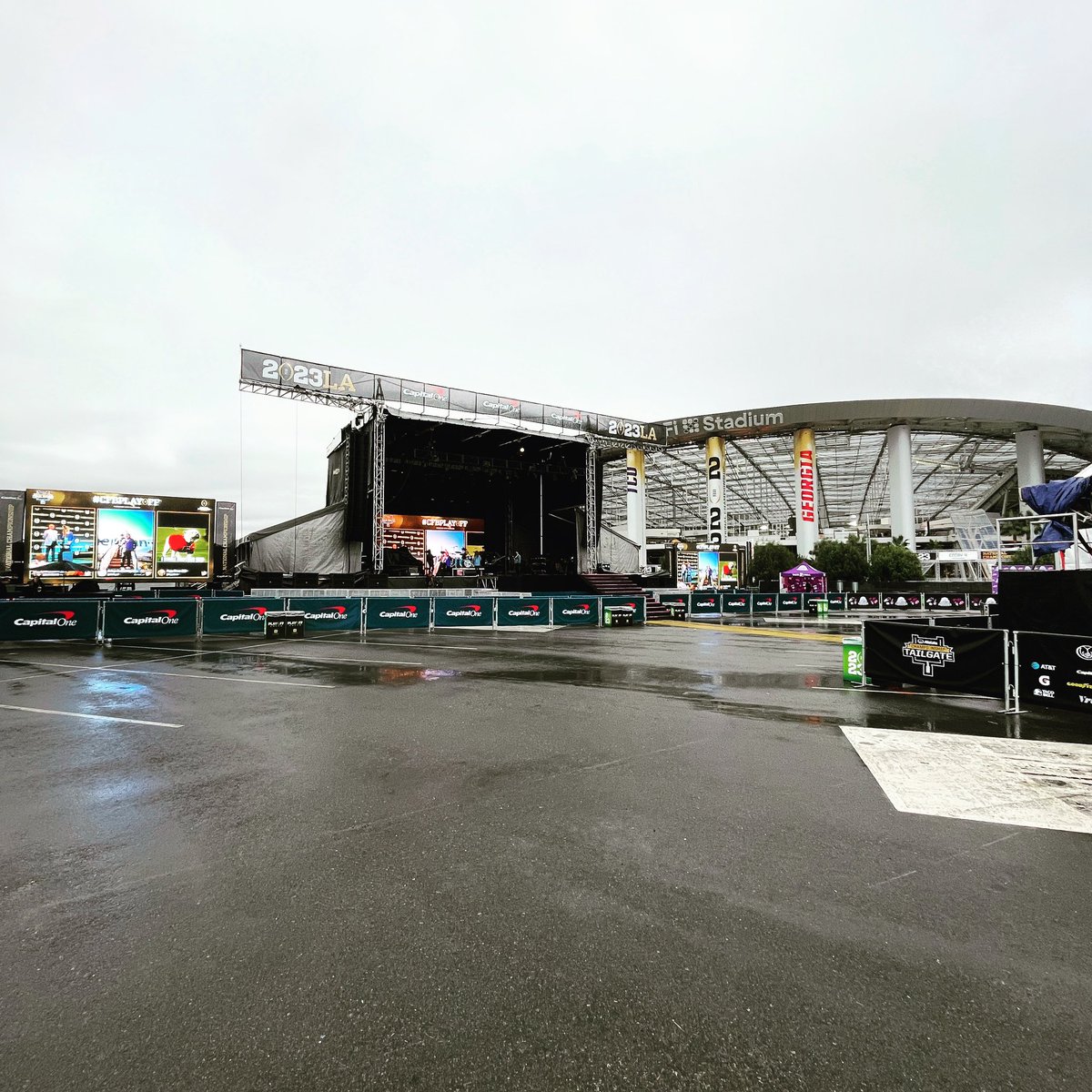 etzelagency's tweet photo. It's game day at Sofi Stadium! Fans have been eagerly anticipating this big event for weeks, and now they can finally experience it. Just outside of the stadium, Etzel Agency has put together an incredible tailgating experience that is sure to delight every ticket holder. https://t.co/e4hRnfvKKW