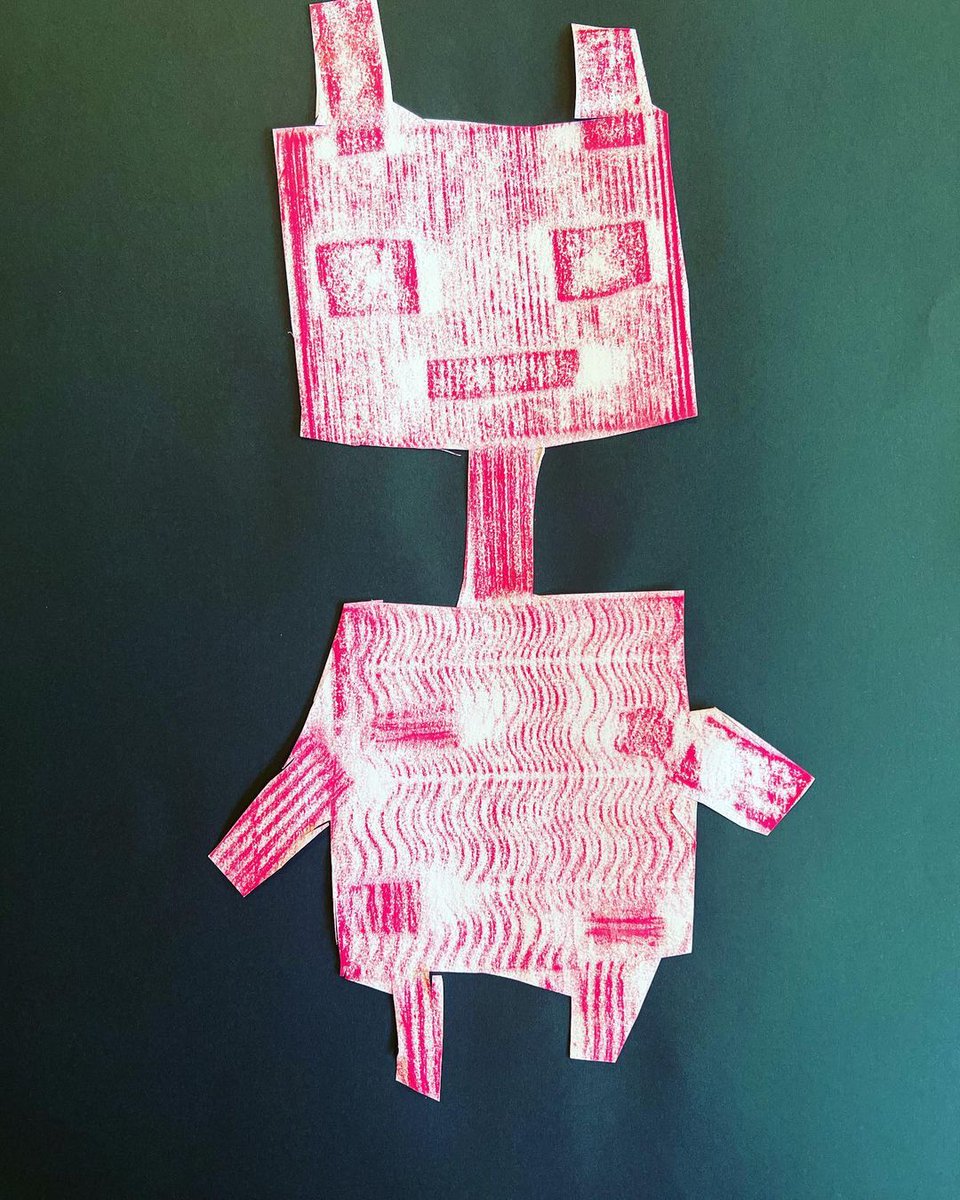 NtlPortfolioDay's tweet photo. We absolutely adore these little #robots from students of @artteachers_thatsharewithkylie (on IG) π€ Just the cutest! #foundation #robot #collographs #preps #primaryschoolart https://t.co/DuoqoPWTZH