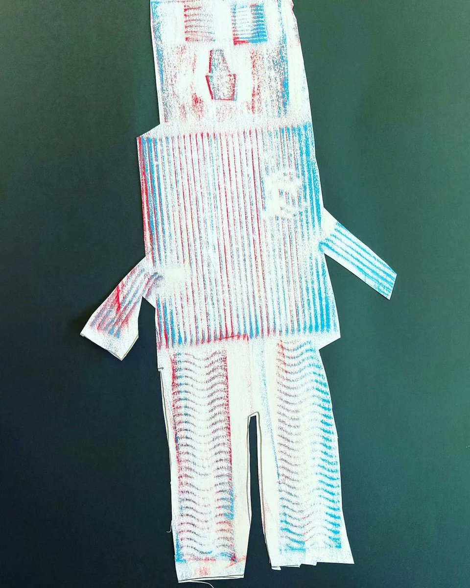 NtlPortfolioDay's tweet photo. We absolutely adore these little #robots from students of @artteachers_thatsharewithkylie (on IG) π€ Just the cutest! #foundation #robot #collographs #preps #primaryschoolart https://t.co/DuoqoPWTZH