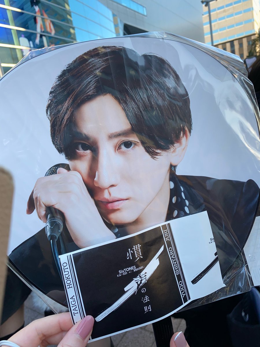 my_hal's tweet photo. Jカウコン（東京ドーム）〜SixTONES（横アリ）〜関ジャニ∞（東京ドーム）と共に私の年末年始が終了しました。
ペンラ振る右腕中心に全身筋肉痛だけど楽しかったぁー！ https://t.co/6OLTT1Y8pg