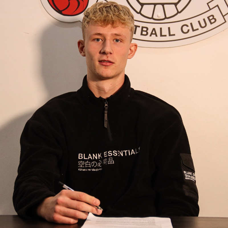 leytonorientfc's tweet photo. 💡 The future's bright, as O's add Ethan Light to the ranks. 

The 18-year-old defender joins from @Burnham1978, and will be one the O's look to develop.

#LOFC #OneOrient