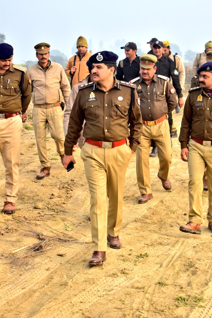 ipsnaithani's tweet photo. "क्षेत्राधिकारी कार्यालय बरला, पुलिस चौकी पनैठी, वाहन यार्ड व महिला रिपोर्टिंग पुलिस चौकी नंदिनी का आकस्मिक निरीक्षण..." https://t.co/MIMfbfek1d