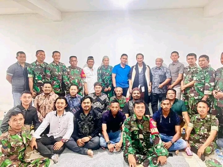 PoliticalClown_'s tweet photo. Alhamdulillah pihak yang mengeroyok Habib Zein bin Smith sudah datang ke pondok untuk Bertabayyun .... https://t.co/Zw41WzKZkm
