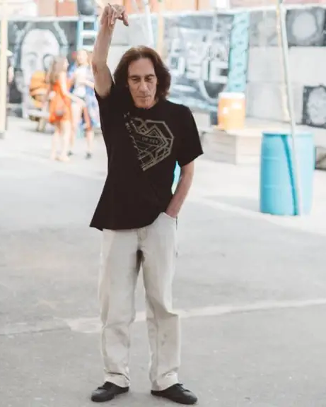 strictlyrhythm's tweet photo. We are saddened to hear of the passing of Dino Calvao, a legend in the New York club scene. In 1983 he started DJing at the Cat Club.

Dino's encouragement towards emerging acts, garnered him many fans &amp; friends.

RIP Dino, your presence will be sorely missed. https://t.co/HNFpAE4QER