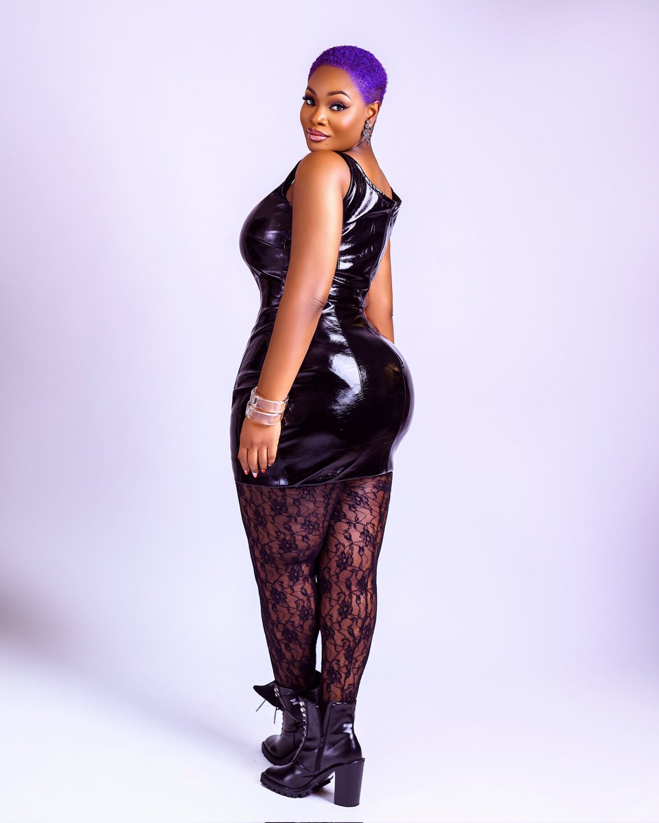 ToolzO's tweet image. Purple is for royalty, luxury and passion!

Happy New Week!! ❤️ ❤️

#Toolz
#CurvyGirlsRock #plussize