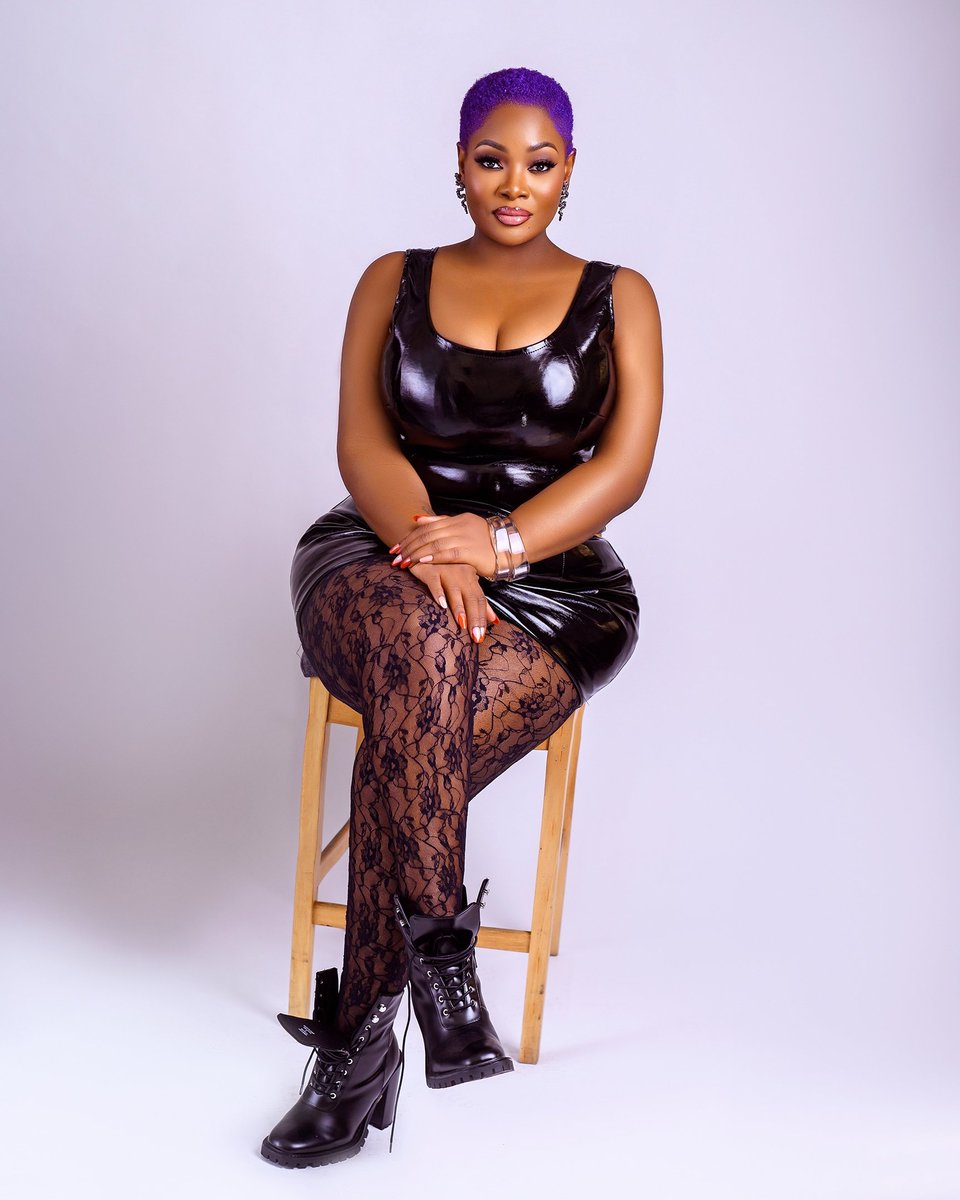 ToolzO's tweet image. Purple is for royalty, luxury and passion!

Happy New Week!! ❤️ ❤️

#Toolz
#CurvyGirlsRock #plussize