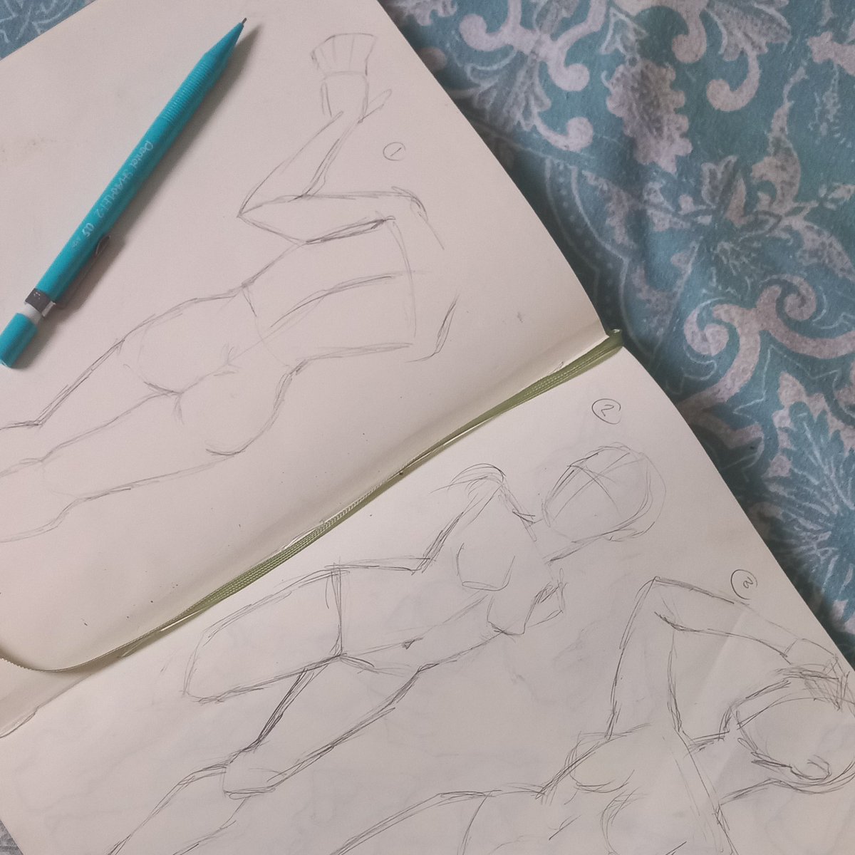 featherdraws's tweet photo. I am not a great photographer but here are my first gesture drawings and a bonus page of hands and feet to help improve my gesture studies!! 

Excited to see my growth in this year!!

#learntodrawin1year #gesturestudies #handsandfeet #artistsontwitter #learntodrawin1yearjanuary https://t.co/Xge0CXOg0Q