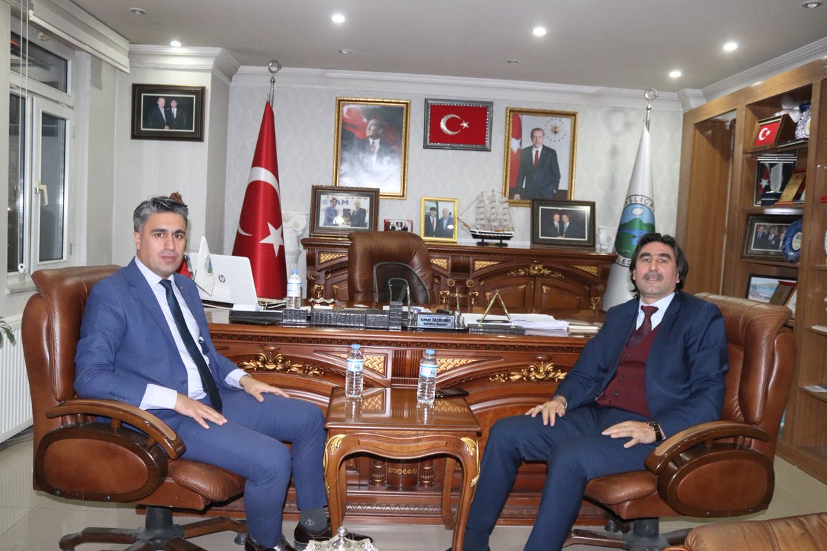 Ağrı KOSGEB İl Müdürü Sayın Abdülmelik Taşkın, Belediye Başkanımız Sayın İsmet Taşdemir'i makamında nezaket ziyaretinde bulundu.
Başkan Taşdemir, Nazik ziyaretlerinden dolayı İl Müdürü Taşkın'a teşekkür etti.
@abdumeliktaskin 
<a href="/ismettas04/">İsmet Taşdemir</a>