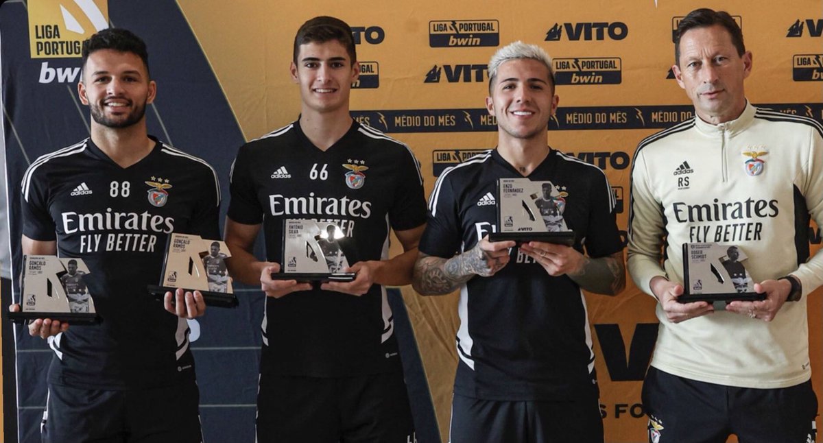 Melhor Treinador. 
Melhor Defesa. 
Melhor Médio. 
Melhor Avançado. 
Melhor Jogador. 

Benfica.