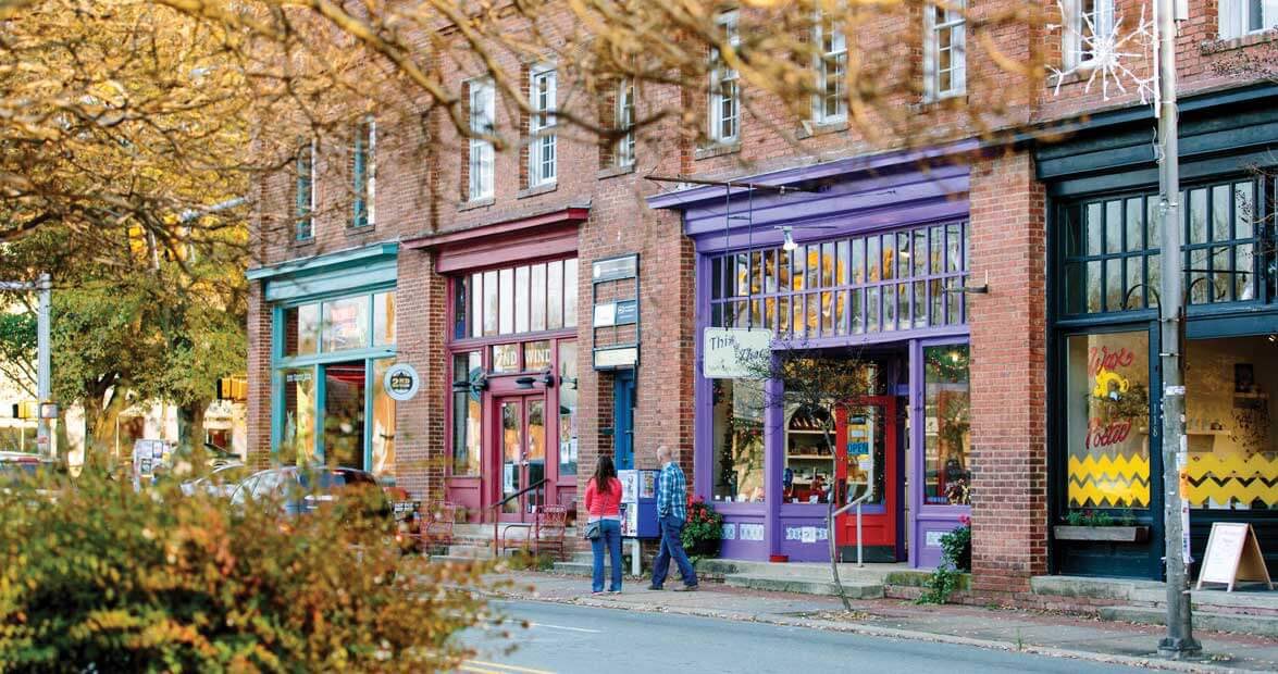 Attention downtown Carrboro &amp; Chapel Hill businesses &amp; nonprofits! The Duke Energy Foundation Hometown Revitalization Grant Application is now open! Grants from $500 - $2,500 are available to businesses and nonprofits with fewer than 50 employees. Apply at bit.ly/3WJHNYy