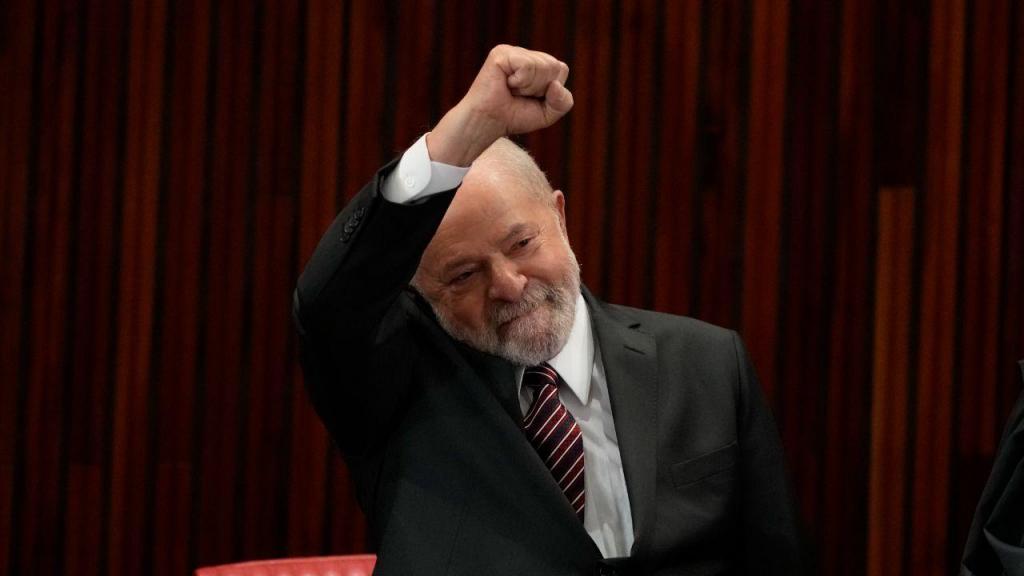 🇧🇷 Nos oponemos firmemente al asalto a las instituciones de gobierno en #Brasil y expresamos el apoyo inquebrantable al mandatario <a href="/LulaOficial/">Lula</a>  y las medidas tomadas para calmar la situación y restaurar el orden nacional.
#NoAlGolpeDeEstadoEnBrasil #TodosConLula #CubaPorLaVida