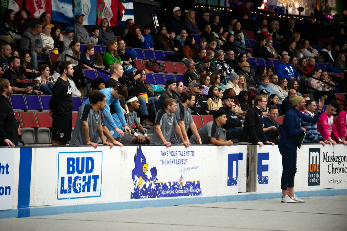 MuskegonRisers's tweet photo. A handful of our favorite shots from this weekend! Despite narrowly missing the W, it's clear our team and community is continuing to RISE #togetherrising https://t.co/dYMKvimMoN