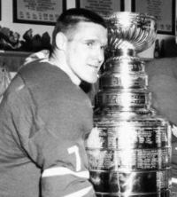 hockey_vintage's tweet photo. The late HHOFer Miles Gilbert "Tim" Horton was born ON THIS DAY in hockey history (January 12, 1930): 

4-time Stanley Cup Champion
6-time NHL Allstar
Doughnut King
 
#VintageHockey #NHL https://t.co/yIcrFMSw9X