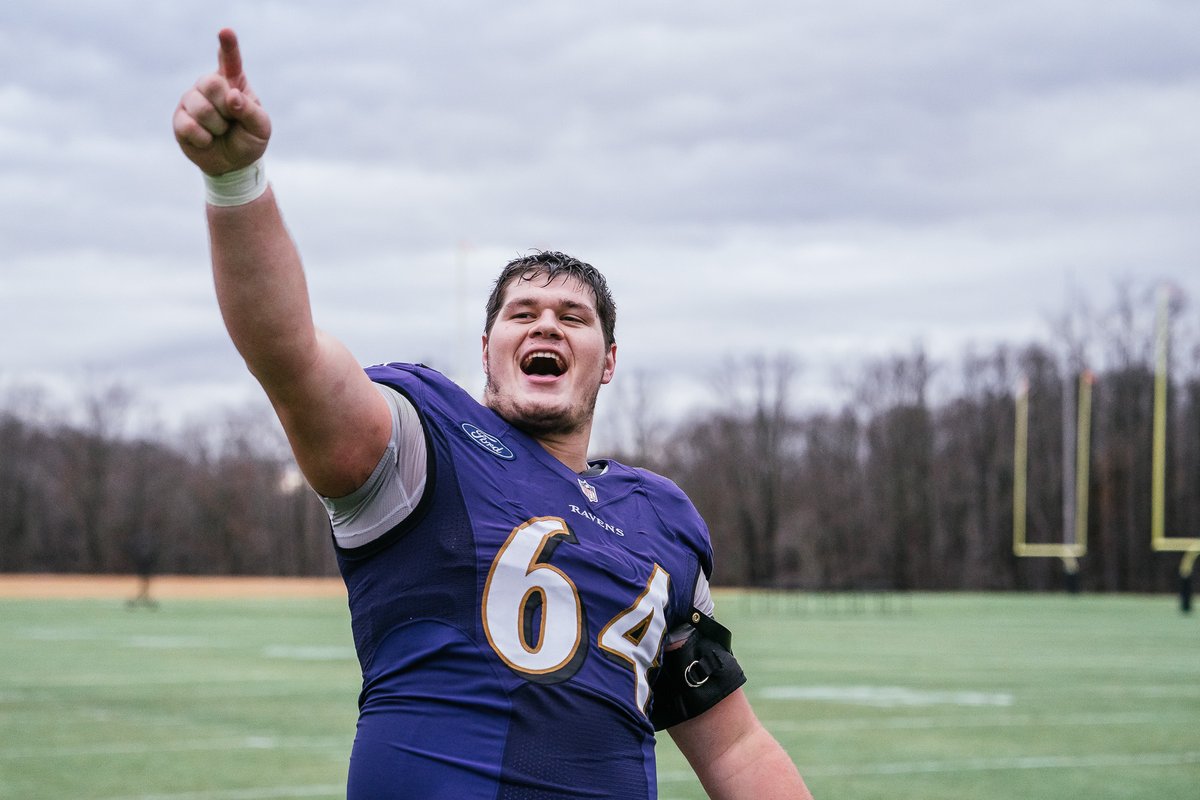 Tyler Linderbaum started every game his rookie season and missed just two snaps all year.

He finished with the fourth-best run blocking grade of any center in the league from <a href="/PFF/">PFF</a>.

The future is 😎.