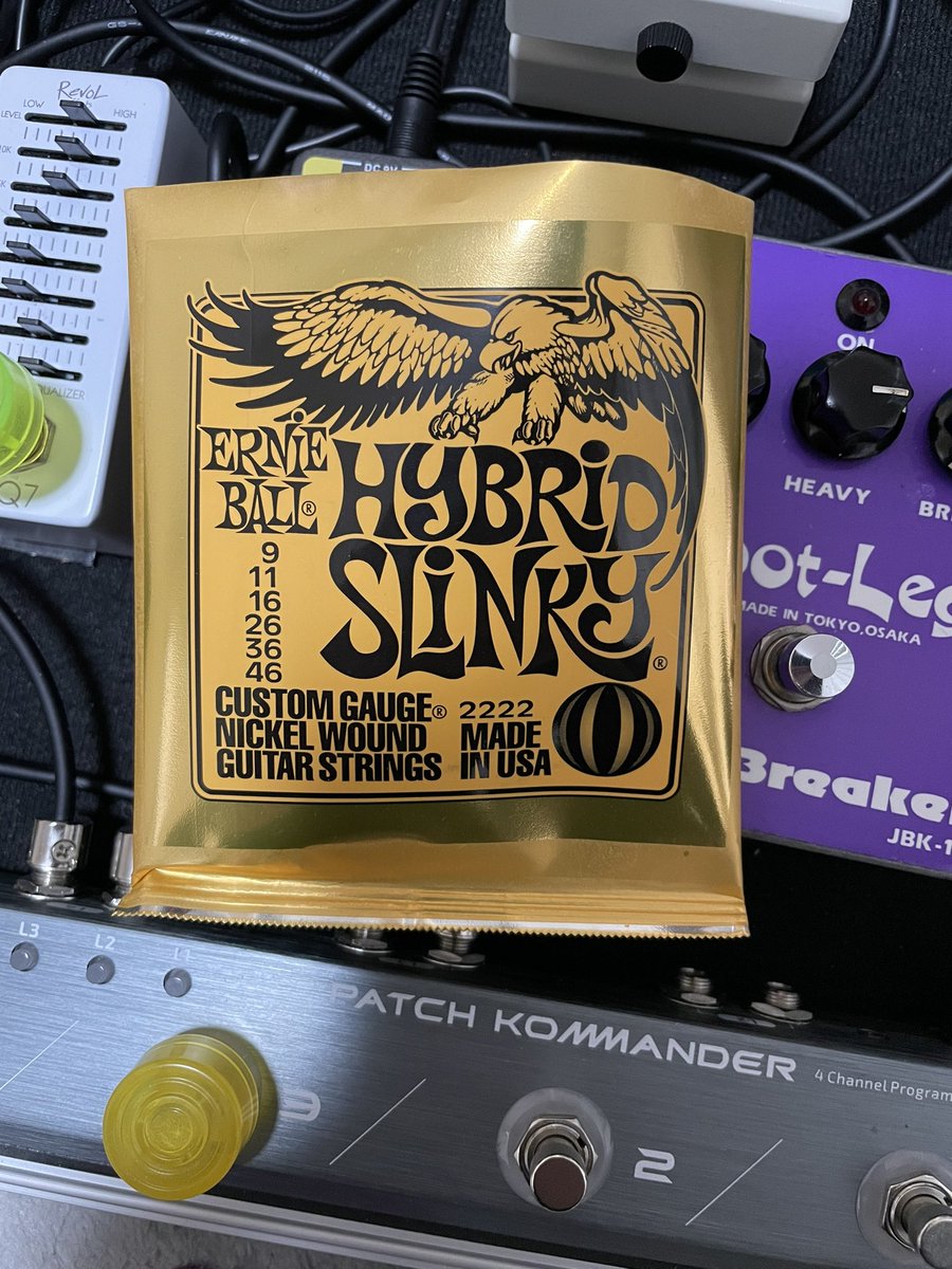 hyperviyon's tweet photo. 弦交換のついでにフレット磨いてみた！
パッと見 新品のギターみたくなった😆

#FRETBUTTER
#ERNIEBALL
#guitar https://t.co/3pyHktok2g