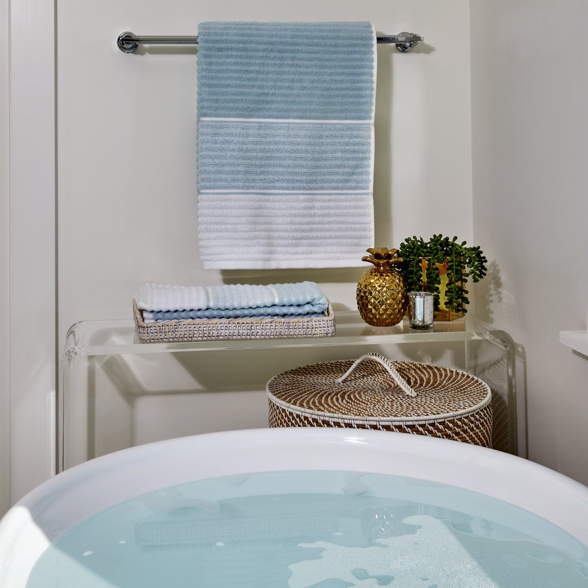 SKLHome_'s tweet image. New year, new routine? Get in the groove with a new look for your bath. Start and end your day in a space you love. Shop the home refresh now on Amazon, amzn.to/3VSxhgk #homerefresh #upgradeyourroutine #turkishtowels #bathroomdecor #bathrefresh