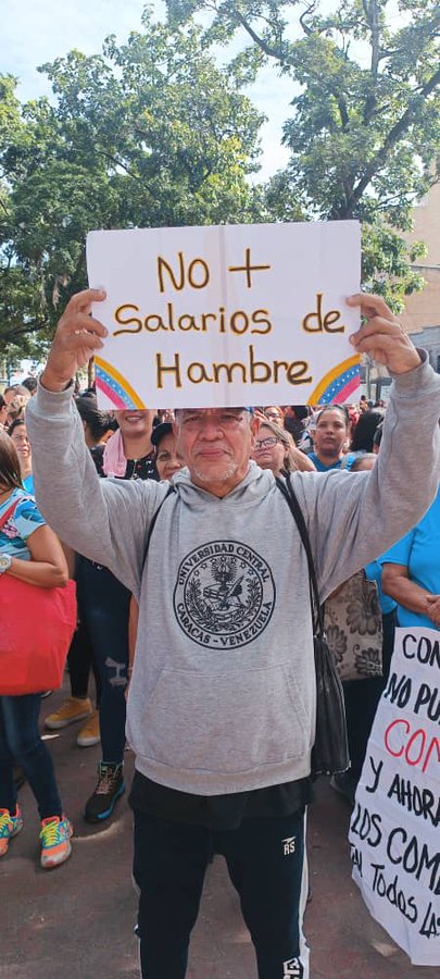 OVCSocial's tweet image. #9Ene | #BalancePreliminarOVCS 

Protesta nacional del gremio docente, al que se sumó el sector salud. 

📌 Exigencia: Mejoras salariales #ProtestaLaboral

📌 Hasta la 1:30 pm hemos registrado 40 protestas en 22 estados

📌 En Apure y Amazonas no se han documentado protestas

1/