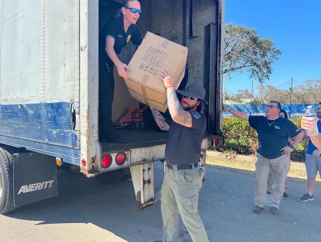 SweetwaterMayor's tweet photo. On National #lawenforcement Appreciation Day, we thank our men and women in blue who bravely protect our communities daily. I am incredibly thankful for our outstanding @SweetwaterPD officers who have worked tirelessly and selflessly to ensure our residents are safe! https://t.co/TlYi7cEe8l