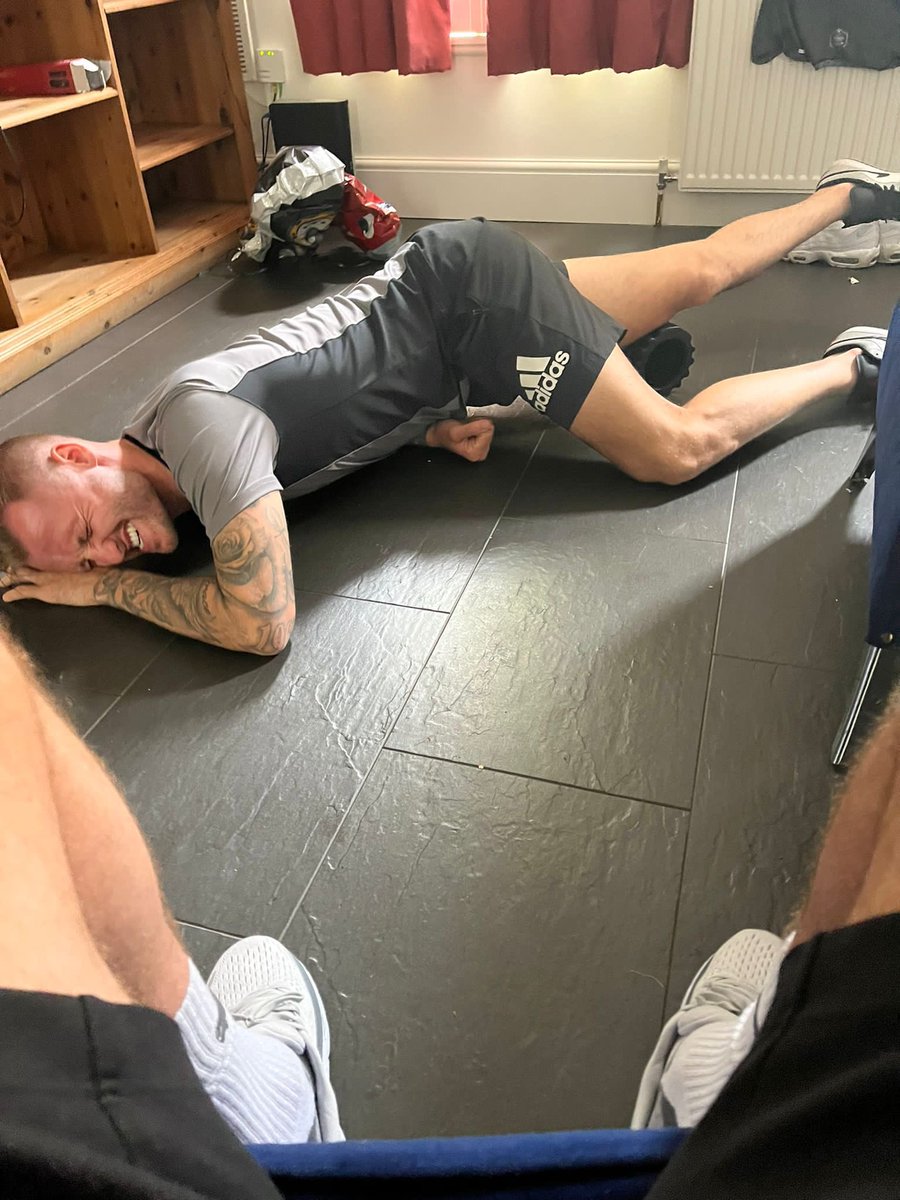 This is Nick foam rolling his sore leg the day of a game which turned out to be a cancerous tumour but still played on through it all what a man ! can everyone please donate for him ❤️