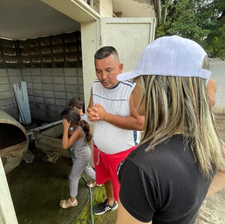 GobDeZamora's tweet photo. #09ENE

Realizada entrega de materiales y ayudas técnicas en la parroquia Augusto Mijares (Tocorón) por parte de nuestra alcaldesa @cheanahis gracias al apoyo de la gobernadora @Soykarinacarpio, atendiendo el llamado del pueblo a través del #1x10DelBuenGobierno 
@NicolasMaduro https://t.co/nrqw95gojN